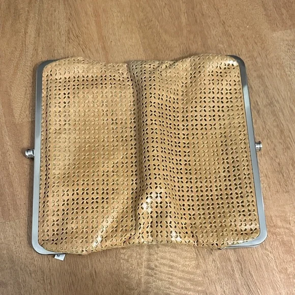 HOBO The Original Textured Floral Leather Clip Frame Wallet - Picture 4 of 8